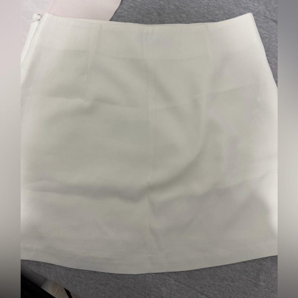 Forever 21 Women's White Mini Skirt - Picture 3 of 3